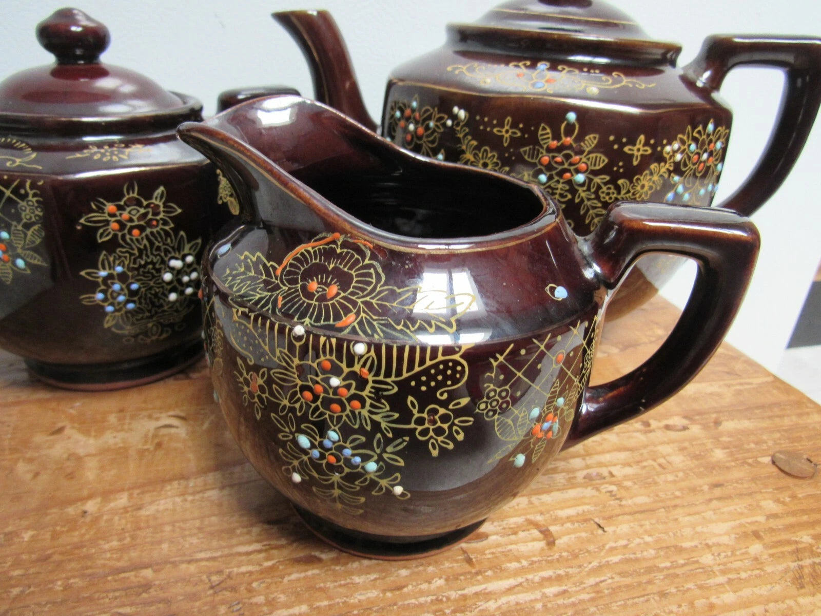 JAPAN REDWARE MORIAGE ENAMEL TEAPOT CREAMER, SUGAR CHOCOLATE GOLD