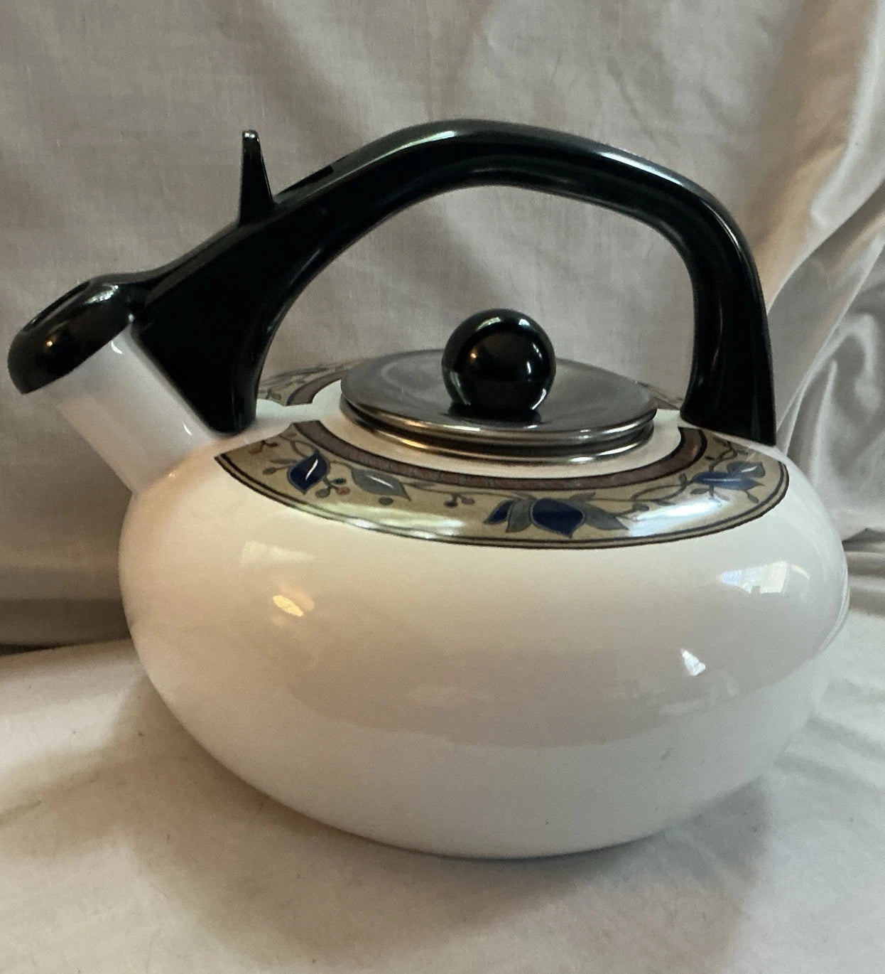 Mikasa Enamel ARABELLA Tea Kettle Tea Pot