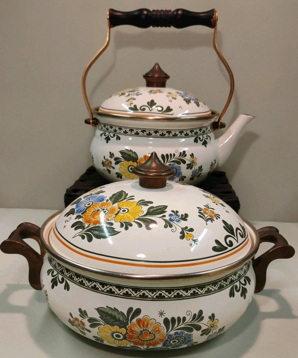 ASTA White Floral Enamelware Old Amsterdam 8.5” Dutch Oven & Teapot PRISTINE!!!