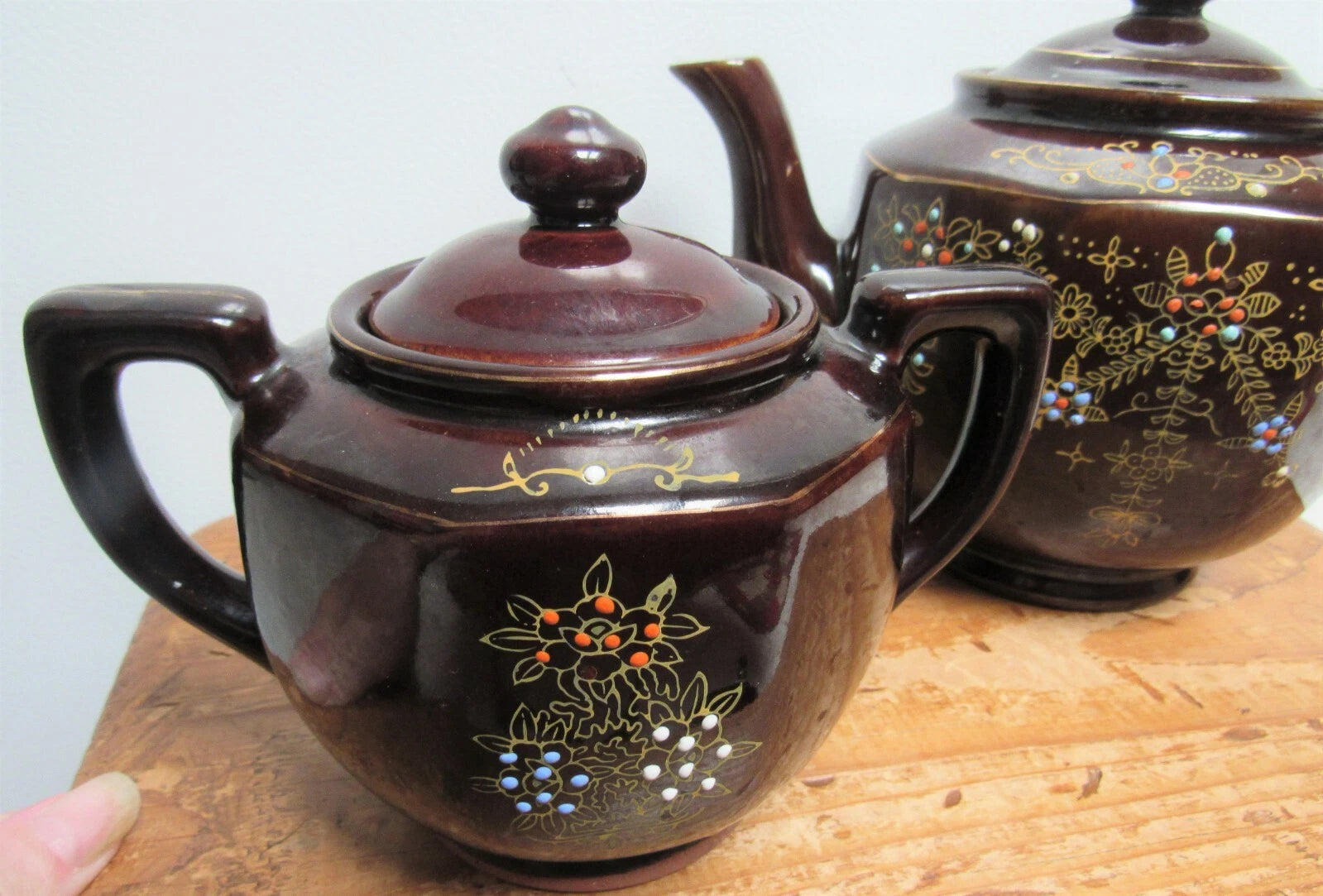 JAPAN REDWARE MORIAGE ENAMEL TEAPOT CREAMER, SUGAR CHOCOLATE GOLD