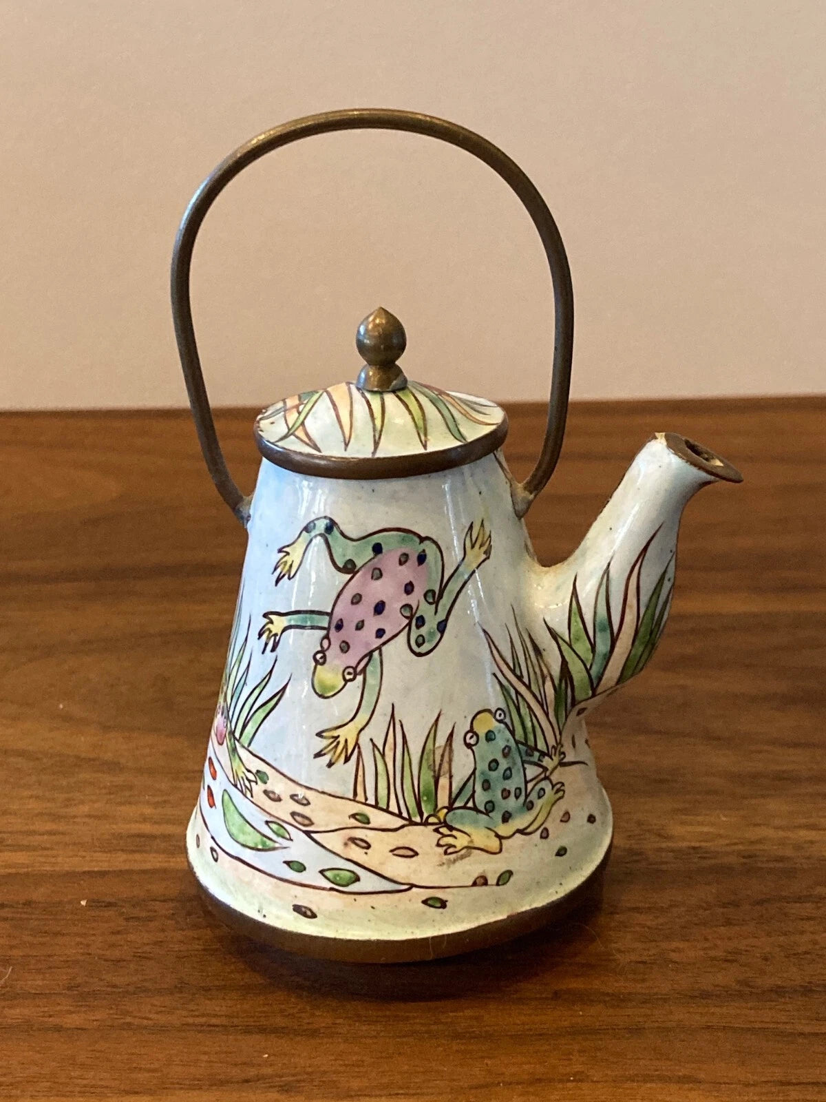 Empress Arts Teapot Cloisonné Enamel Hand Painted Leaping Frogs with Lid