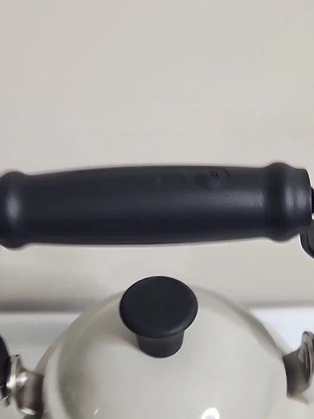 Le Creuset Whistling Tea Kettle Gray Tea Pot 1.25 Qt 1.1 L Enameled