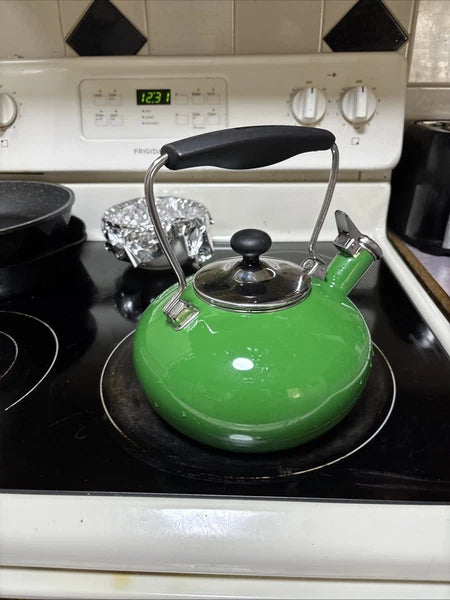 Chantal Classic Stovetop Tea Kettle Kelly Green Whistling Teapot 1.8 qt