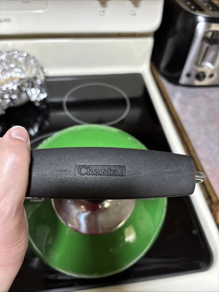 Chantal Classic Stovetop Tea Kettle Kelly Green Whistling Teapot 1.8 qt