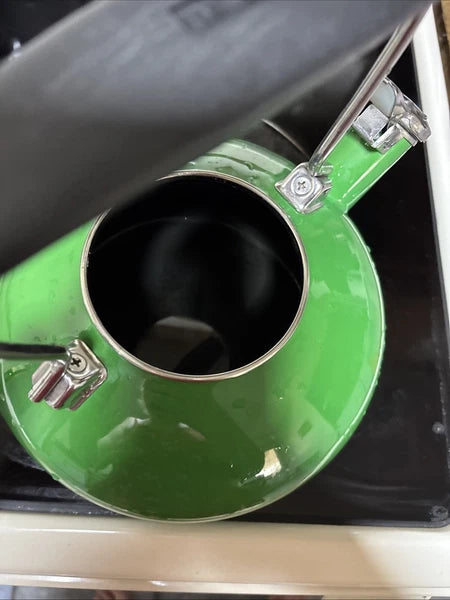 Chantal Classic Stovetop Tea Kettle Kelly Green Whistling Teapot 1.8 qt