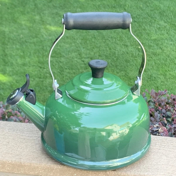 Le Creuset Vintage Tea Kettle Forest Green 1.7 quart 1.6 Liter Whistling Teapot