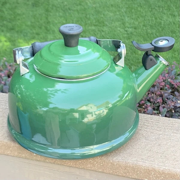 Le Creuset Vintage Tea Kettle Forest Green 1.7 quart 1.6 Liter Whistling Teapot