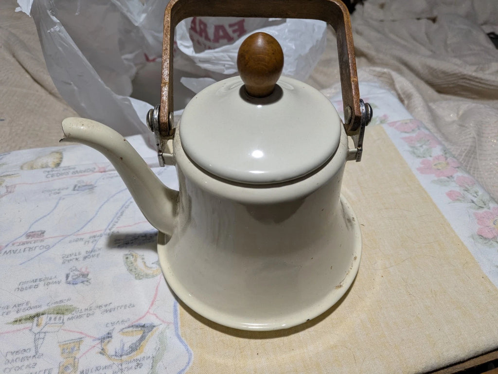 Vintage Retro Cream Enameled steel Tea Kettle Pot Wood Handles & Knob