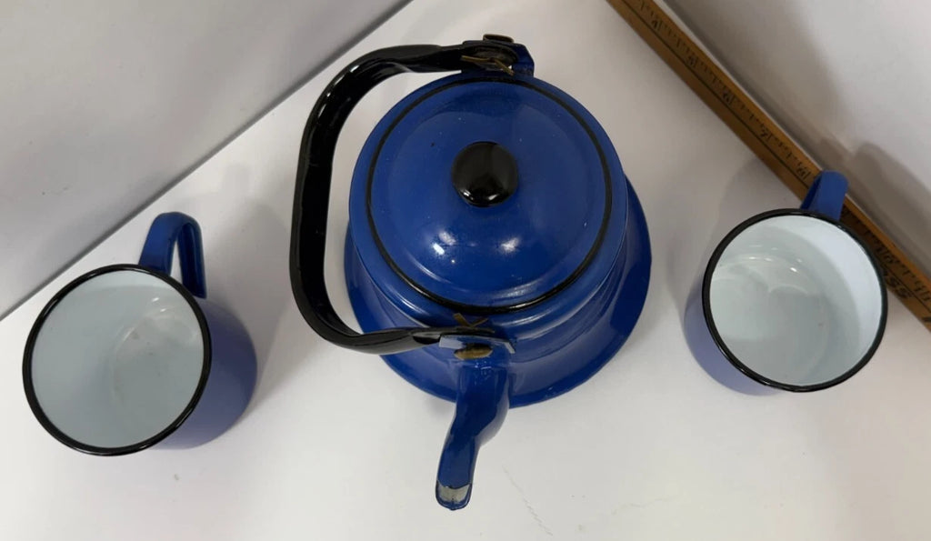 Vintage MCM Japan Blue Enamel Tea Kettle Pot w/Lid & 2 Mugs