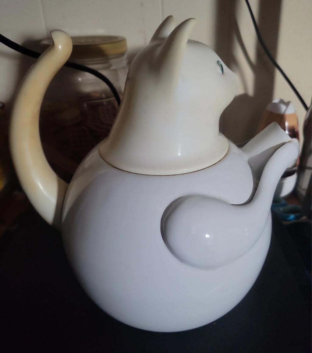 VTG 80s COPCO Cat TEA KETTLE White Enamel on Steel  2.5 Quart Tea Pot