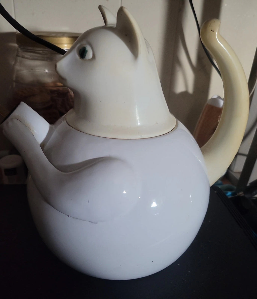 VTG 80s COPCO Cat TEA KETTLE White Enamel on Steel  2.5 Quart Tea Pot