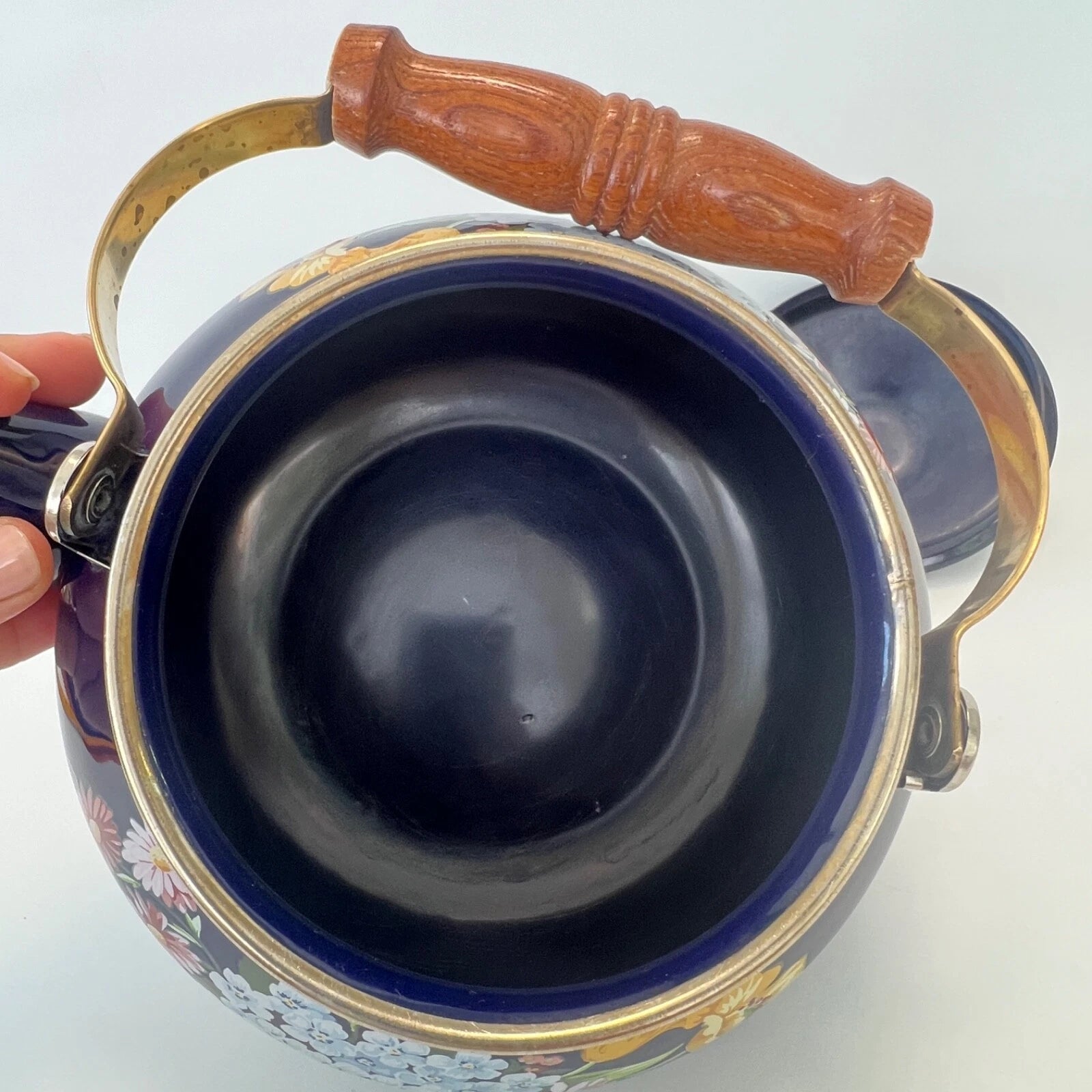 1983 GAILSTYN SUTTON "Flower Garden" Vintage Enamel Ware Cobalt Teapot Kettle