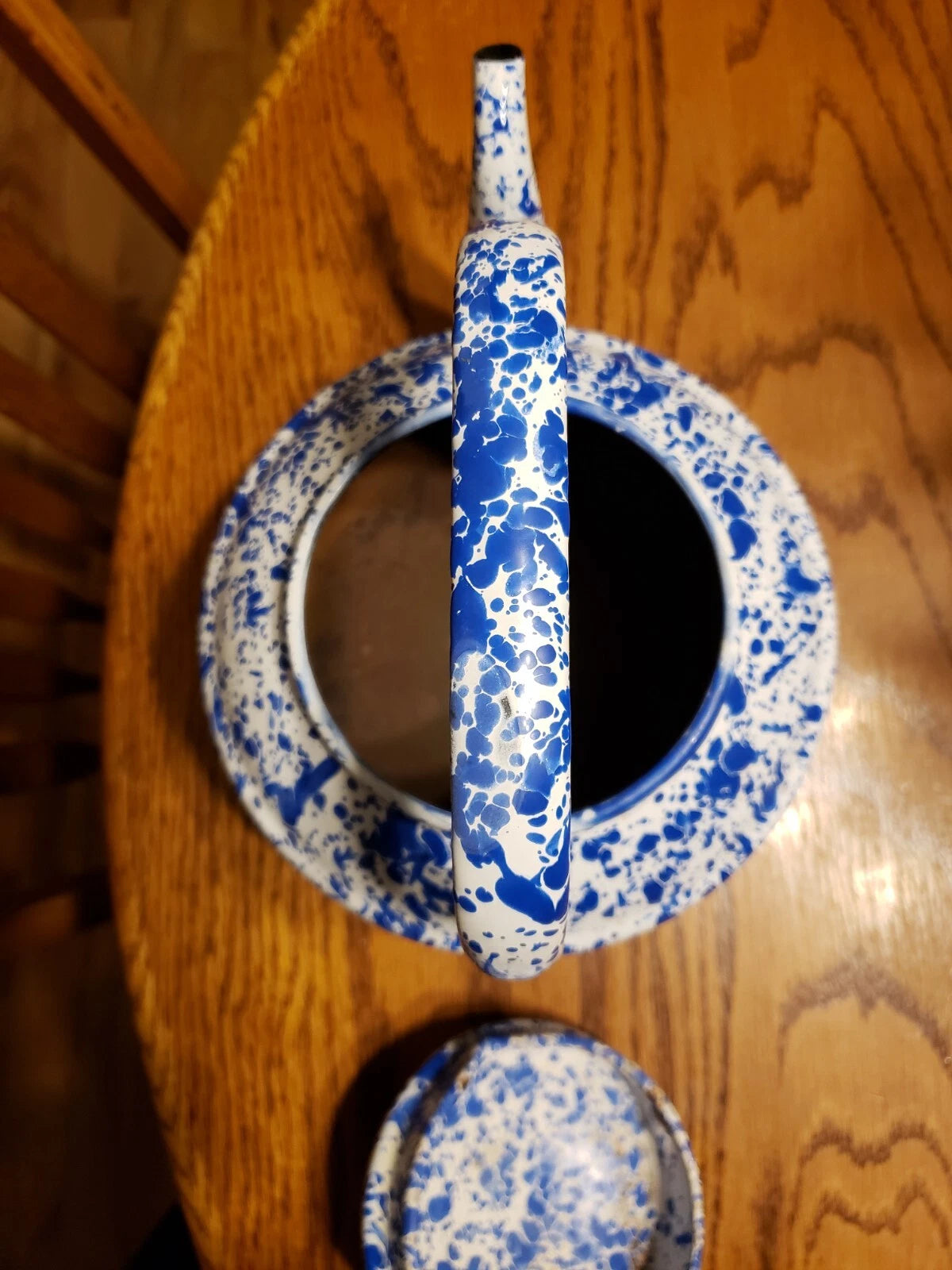 VINTAGE BLUE & WHITE SPECKLED  ENAMELWARE LIDDED COFFEE/TEA POT
