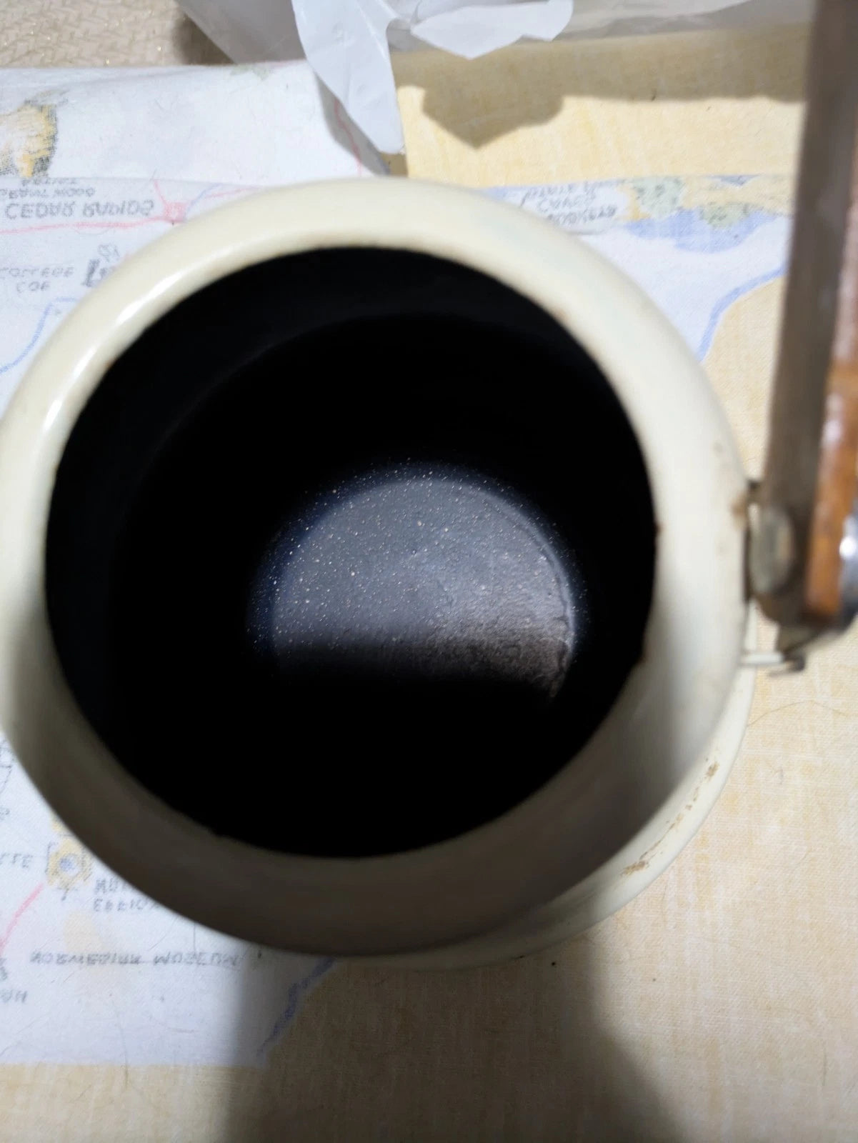 Vintage Retro Cream Enameled steel Tea Kettle Pot Wood Handles & Knob