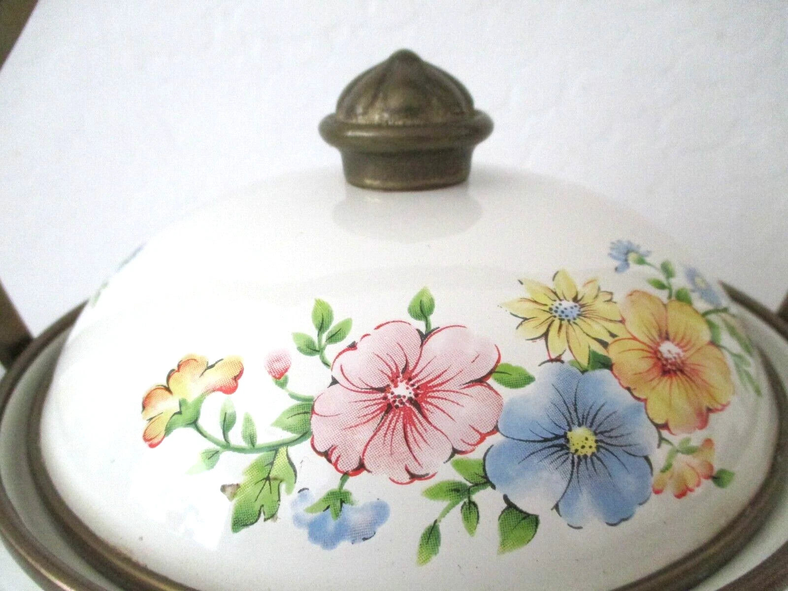 ENAMELWARE FLORAL WHITE TEAPOT KETTLE W/ LID PASTEL FLOWER 7" VINTAGE AZ56