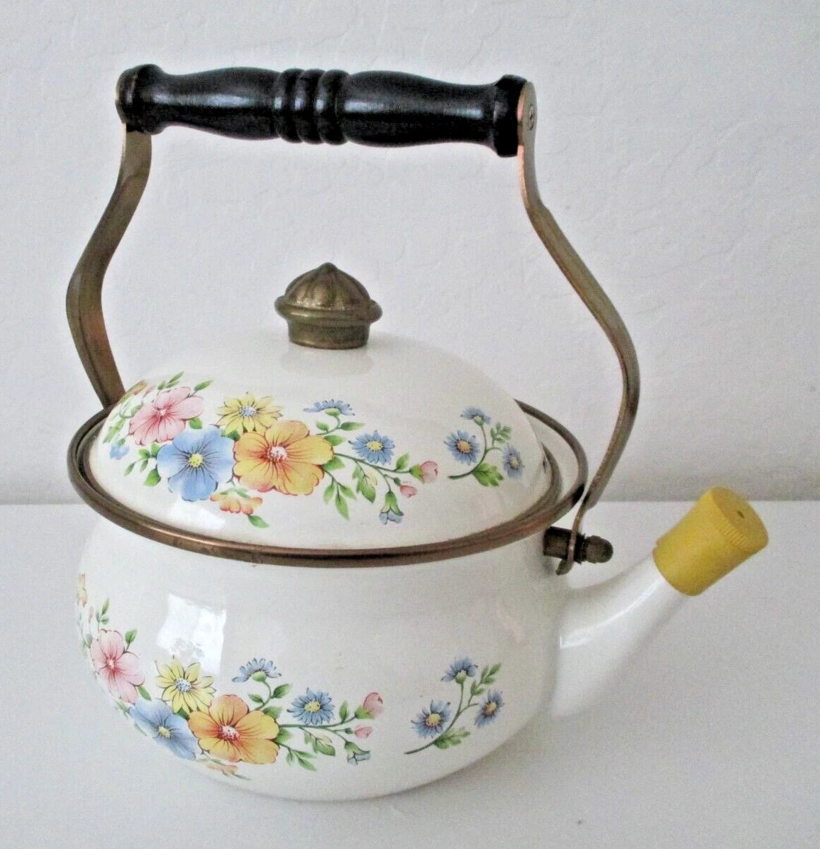 ENAMELWARE FLORAL WHITE TEAPOT KETTLE W/ LID PASTEL FLOWER 7" VINTAGE AZ56