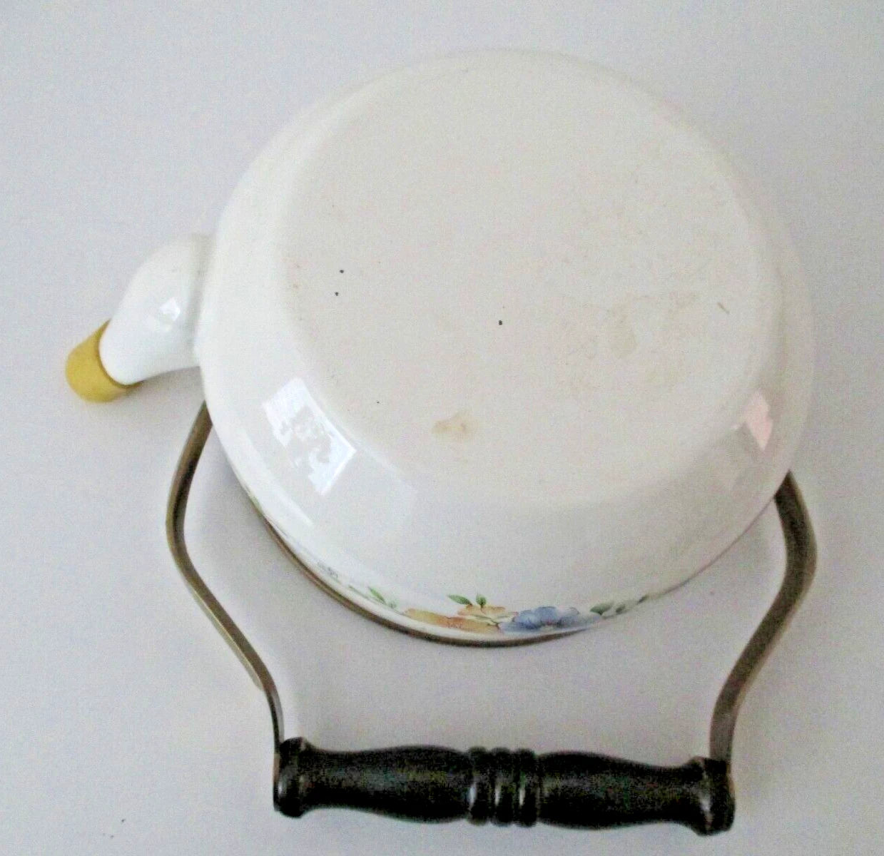 ENAMELWARE FLORAL WHITE TEAPOT KETTLE W/ LID PASTEL FLOWER 7" VINTAGE AZ56