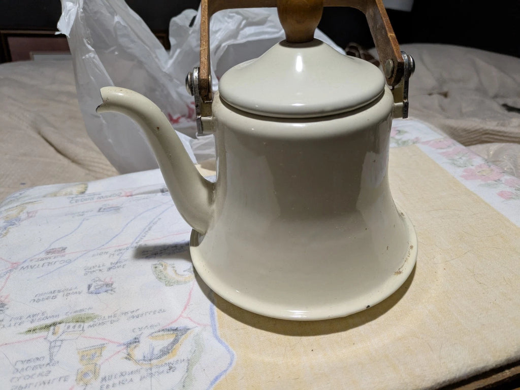 Vintage Retro Cream Enameled steel Tea Kettle Pot Wood Handles & Knob