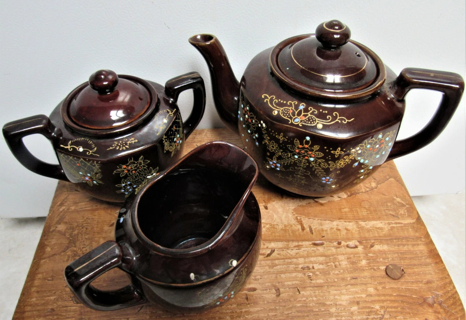 JAPAN REDWARE MORIAGE ENAMEL TEAPOT CREAMER, SUGAR CHOCOLATE GOLD