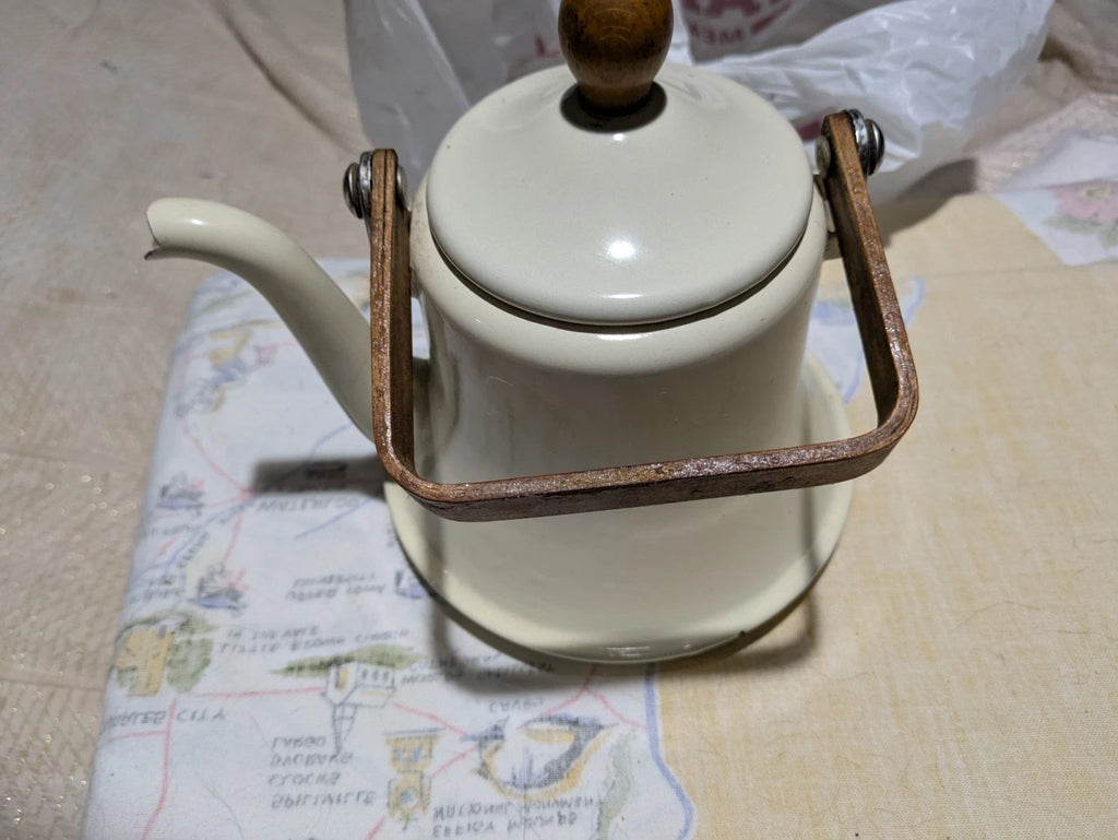 Vintage Retro Cream Enameled steel Tea Kettle Pot Wood Handles & Knob