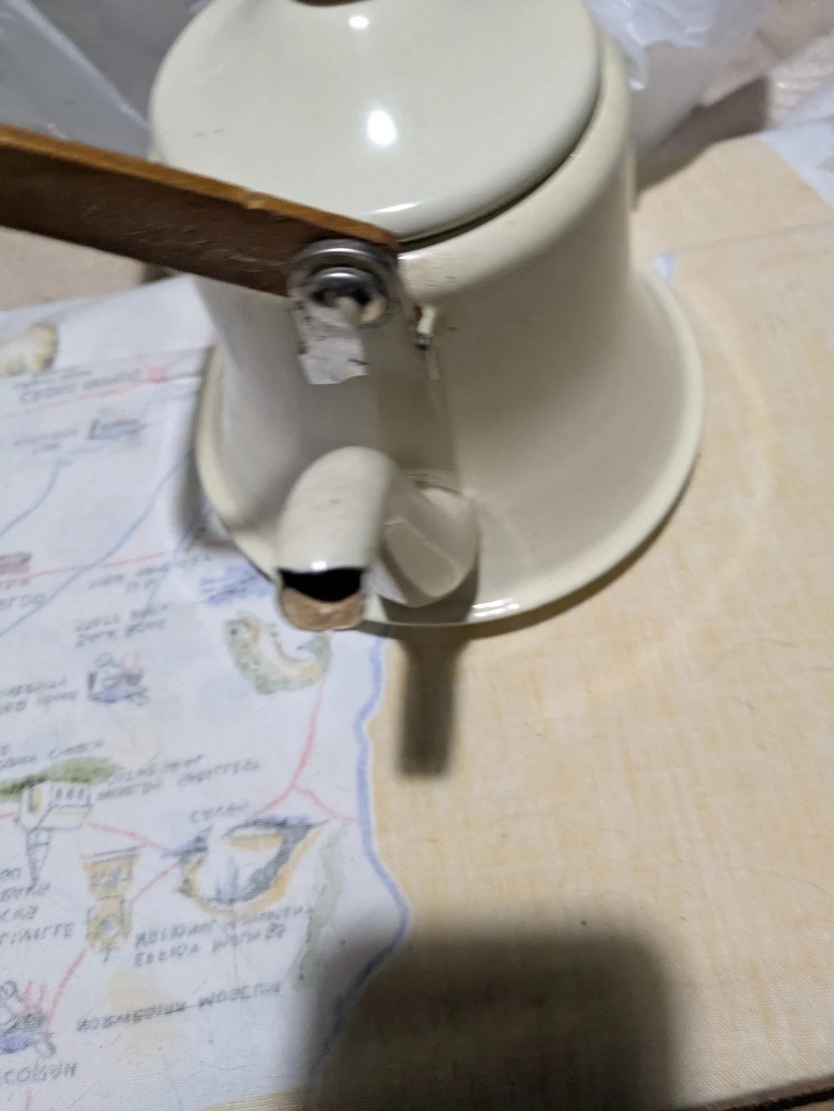 Vintage Retro Cream Enameled steel Tea Kettle Pot Wood Handles & Knob