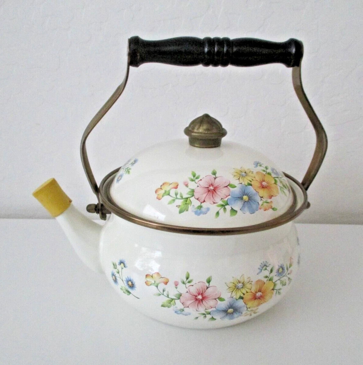 ENAMELWARE FLORAL WHITE TEAPOT KETTLE W/ LID PASTEL FLOWER 7" VINTAGE AZ56