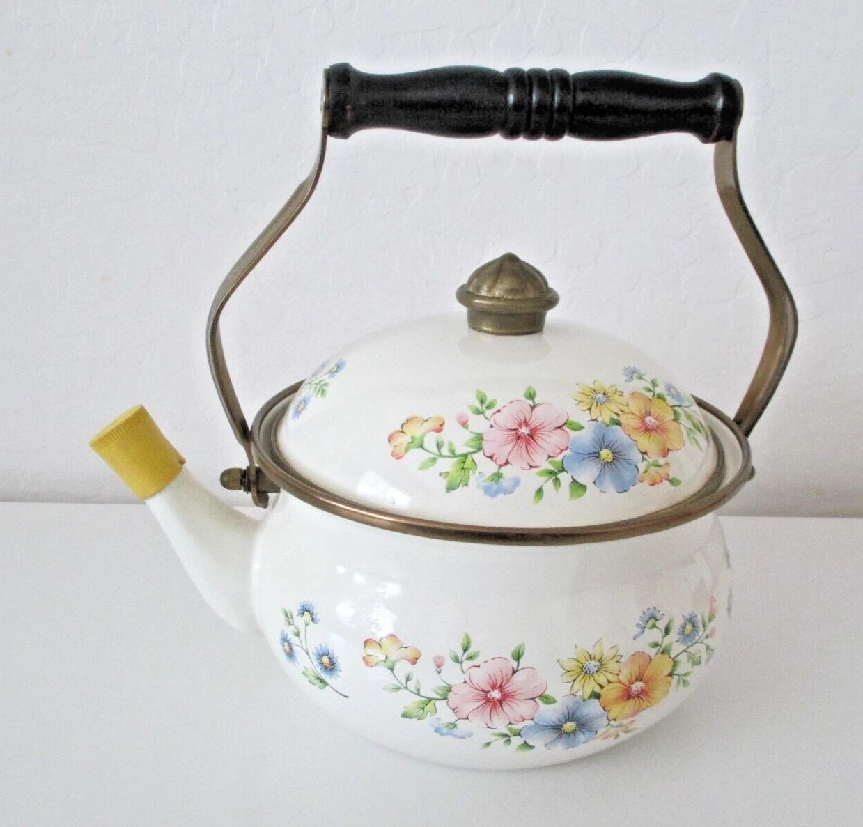 ENAMELWARE FLORAL WHITE TEAPOT KETTLE W/ LID PASTEL FLOWER 7" VINTAGE AZ56