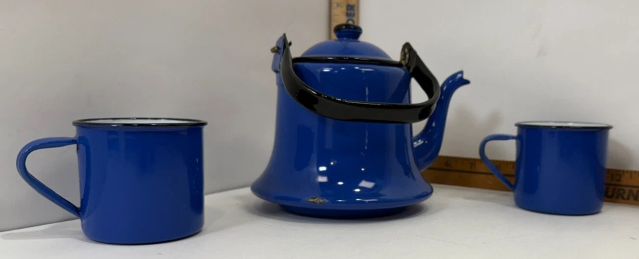 Vintage MCM Japan Blue Enamel Tea Kettle Pot w/Lid & 2 Mugs