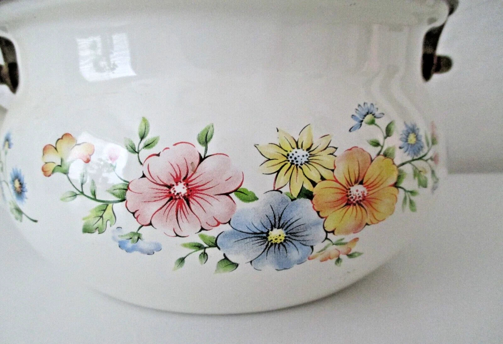 ENAMELWARE FLORAL WHITE TEAPOT KETTLE W/ LID PASTEL FLOWER 7" VINTAGE AZ56