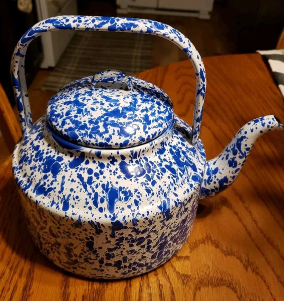 VINTAGE BLUE & WHITE SPECKLED  ENAMELWARE LIDDED COFFEE/TEA POT