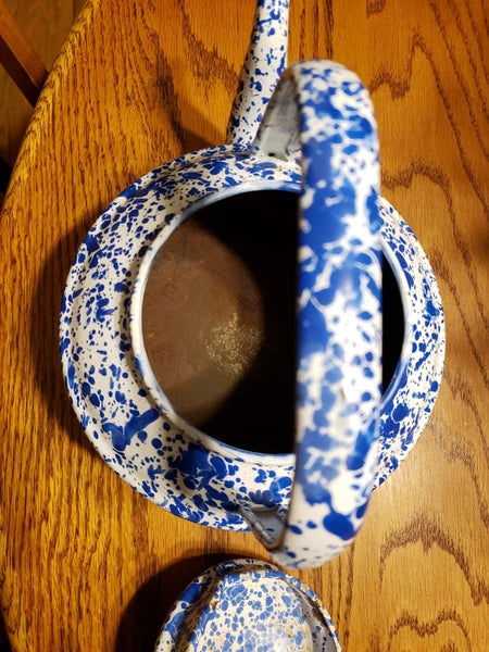 VINTAGE BLUE & WHITE SPECKLED  ENAMELWARE LIDDED COFFEE/TEA POT