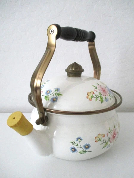 ENAMELWARE FLORAL WHITE TEAPOT KETTLE W/ LID PASTEL FLOWER 7" VINTAGE AZ56