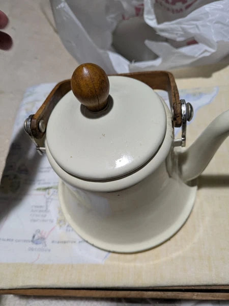 Vintage Retro Cream Enameled steel Tea Kettle Pot Wood Handles & Knob