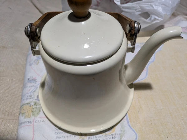 Vintage Retro Cream Enameled steel Tea Kettle Pot Wood Handles & Knob