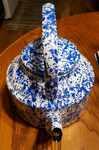 VINTAGE BLUE & WHITE SPECKLED  ENAMELWARE LIDDED COFFEE/TEA POT
